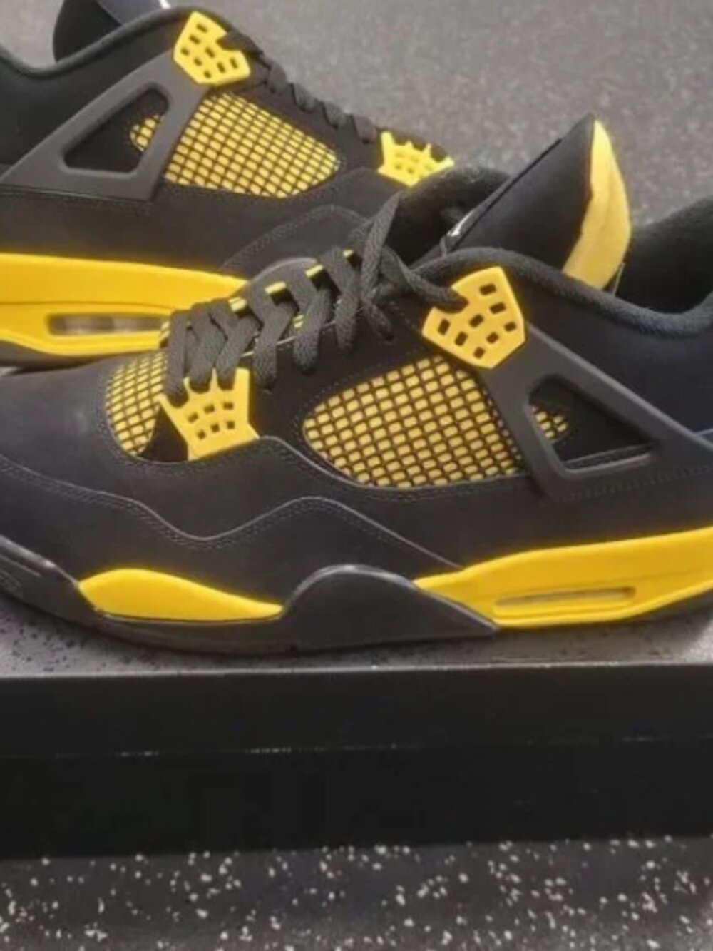 Nike Air Jordan 4 Retro Thunder 2023 - Picture 5 of 8
